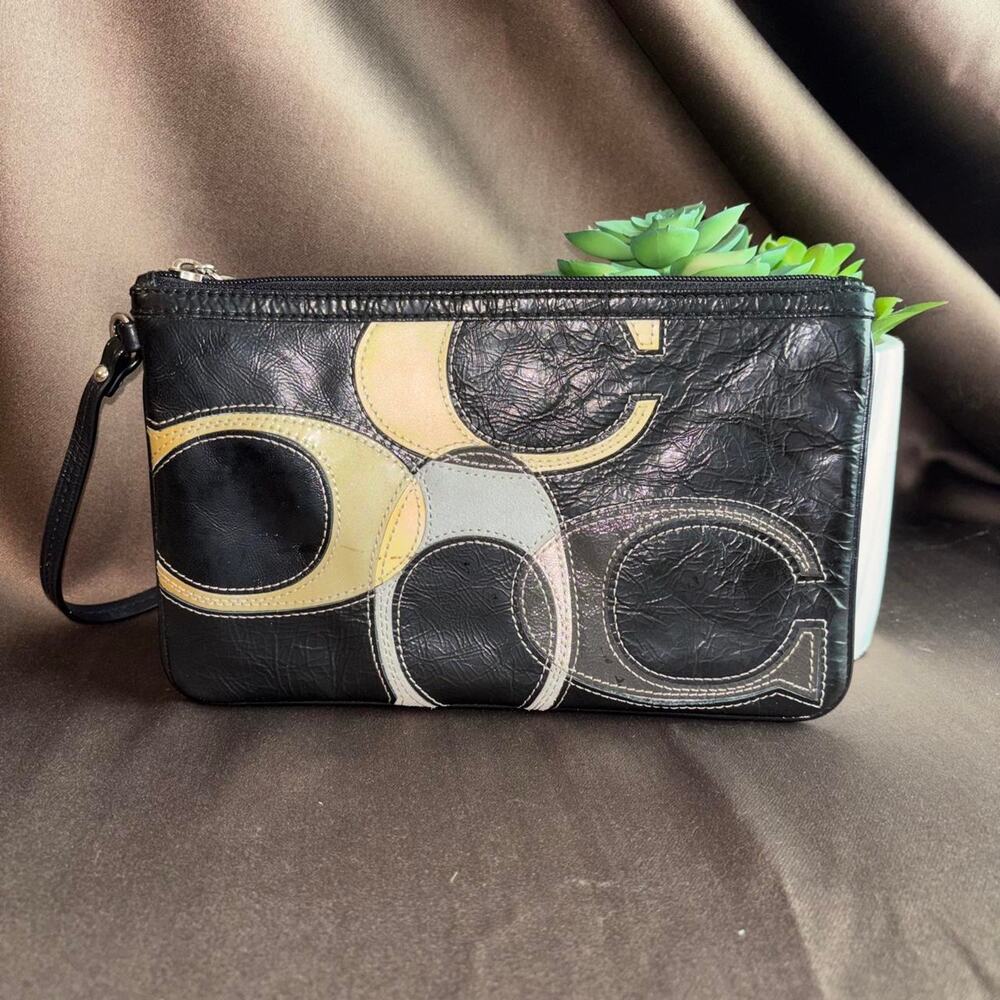 vintage / Y2K Coach black leather wristlet C logo design